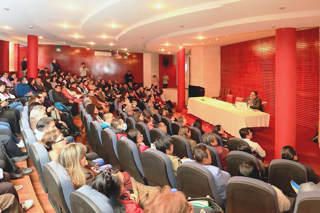 Actualiza UATx a sus académicos ante los retos de la educación superior